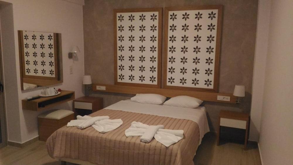 Hotel Aghas Paleochora Eksteriør billede