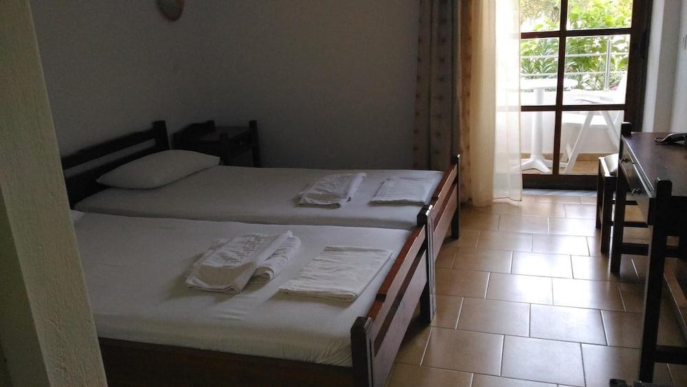 Hotel Aghas Paleochora Eksteriør billede